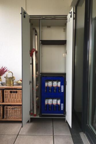 BB10 Balkonschrank 2-türig, geöffnet