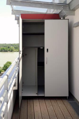 BB45-Balkonschrank 2-türig, geöffnet