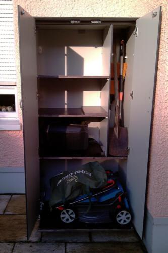 BB50 HPL-Schrank 2-türig, geöffnet