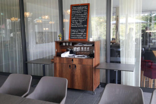 HPL Anrichte mit Klappe offen