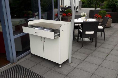 CA30 HPL Servicestation mit Rollen