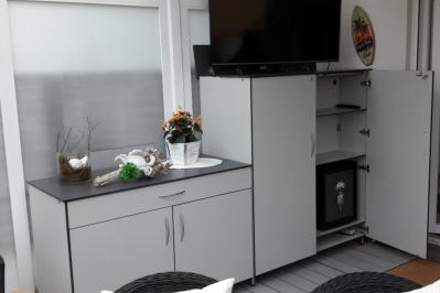 FA50 Terrassenschrank mit TV Lift