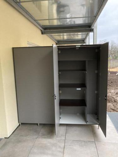 NA21 Trennwand mit Stauraum